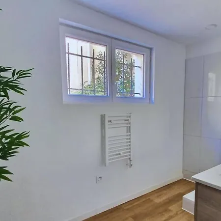Maison Des Chalets, 4ch, 8p - -chu Apartment Angers
